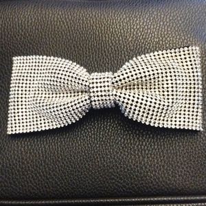 NWOT Sparkle Bow Hair Clip